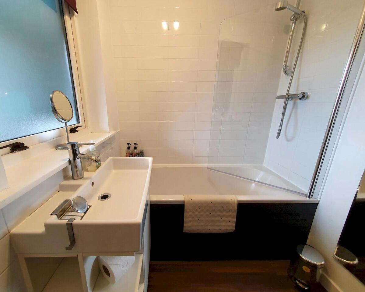 אברדין 2 Bedroom, Free Parking & Netflix Near Hospitals מראה חיצוני תמונה