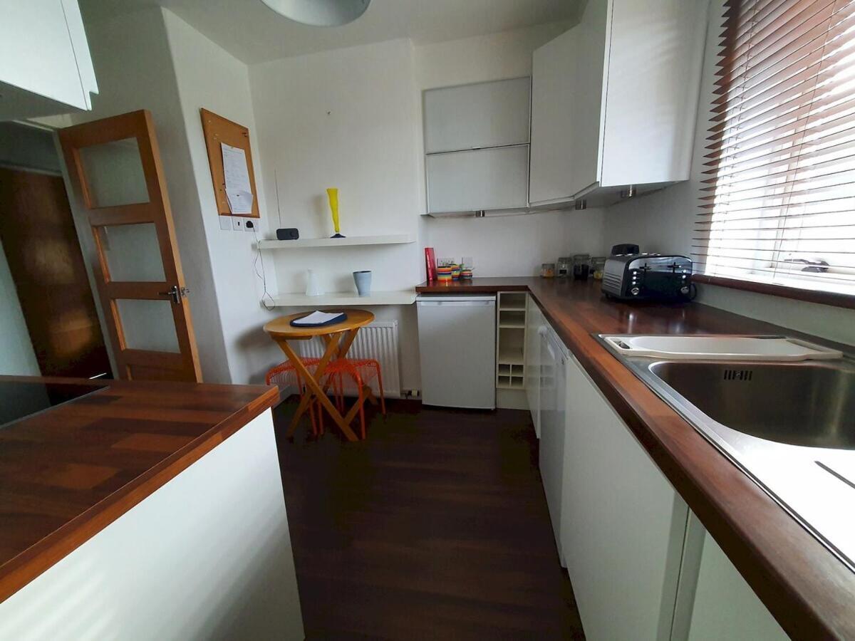 אברדין 2 Bedroom, Free Parking & Netflix Near Hospitals מראה חיצוני תמונה