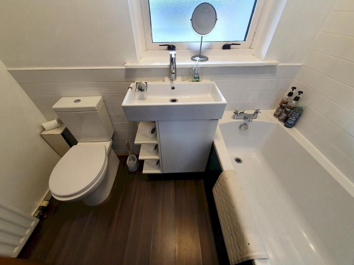 אברדין 2 Bedroom, Free Parking & Netflix Near Hospitals מראה חיצוני תמונה